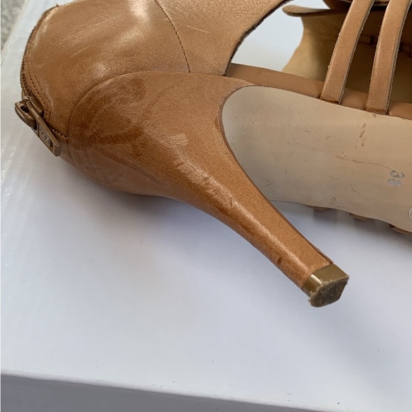 TanLeather Heels - Picture 3 of 7